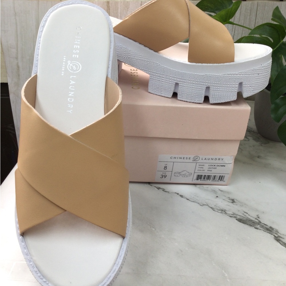 NWOT Chinese Laundry Women’s Tan/Pink Leather Crossband Platform Slide Sandal